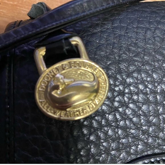 ***SOLD SOLD SOLD ***Dooney & Bourke crossbody/belt bag-convertible EUC -Vintage - Picture 2 of 4